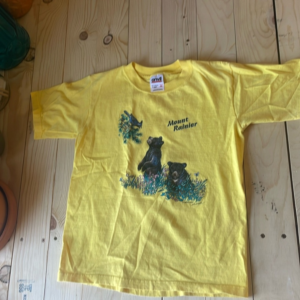 Vintage bear animal t shirt!